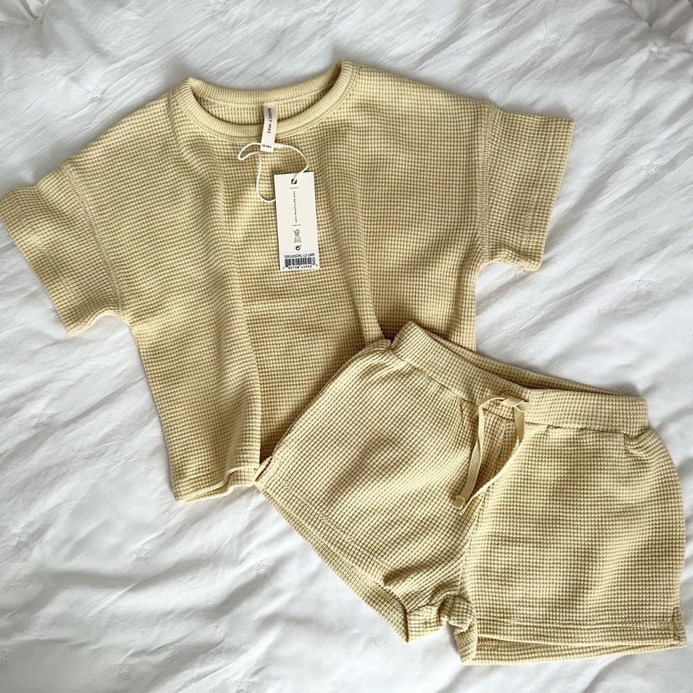 NWT QUINCY MAE 2PCS WAFFLE SET